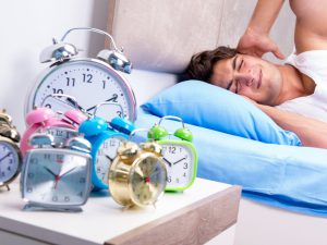 ¿Por qué nos despertamos antes de que suene el despertador?